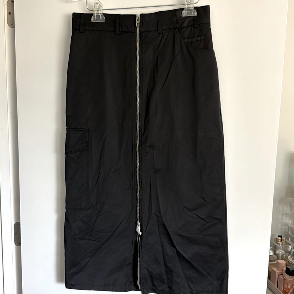 NWT Zara black nylon cargo zipper front midi skirt - M